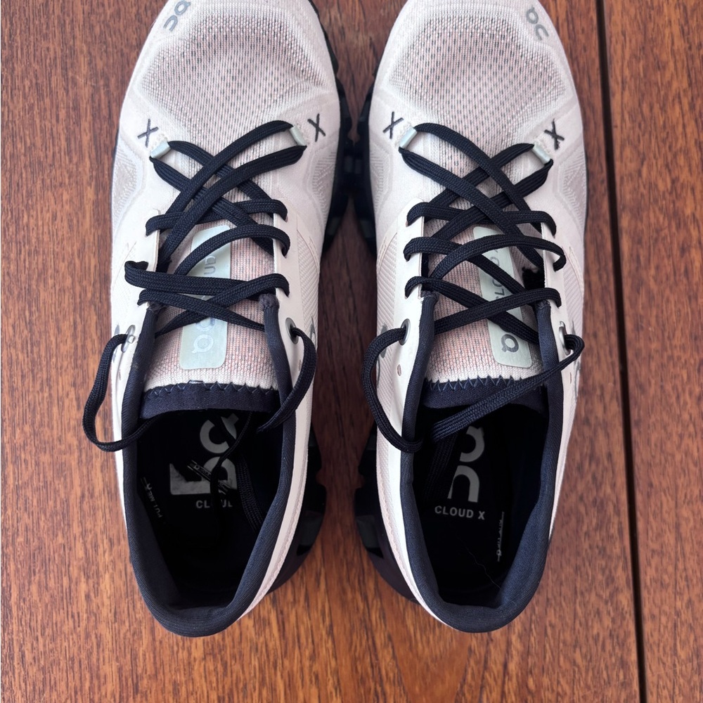 On Running Women's Athletic Shoes - White and Black